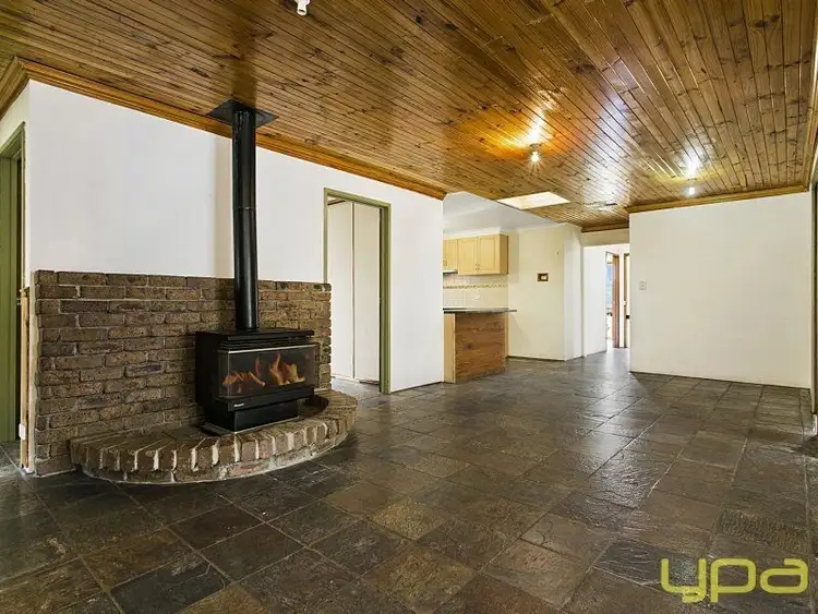 Fifth view of Homely house listing, 6 Manolive Court, Sunbury VIC 3429
