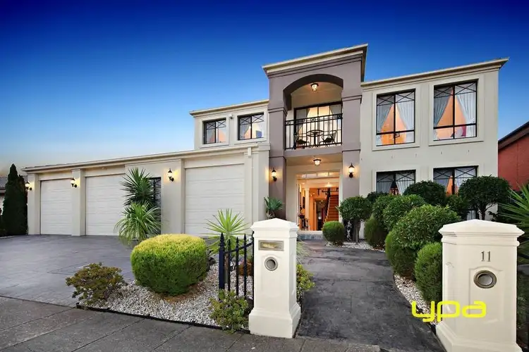 11 Carinya Boulevard, Burnside VIC 3023