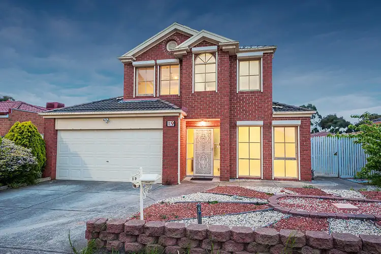 19 McIntyre Avenue, Roxburgh Park VIC 3064