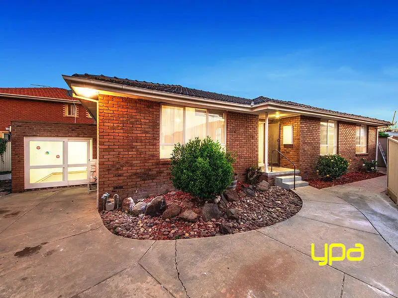 Main view of Homely unit listing, 2/11 Hook Street, St Albans VIC 3021
