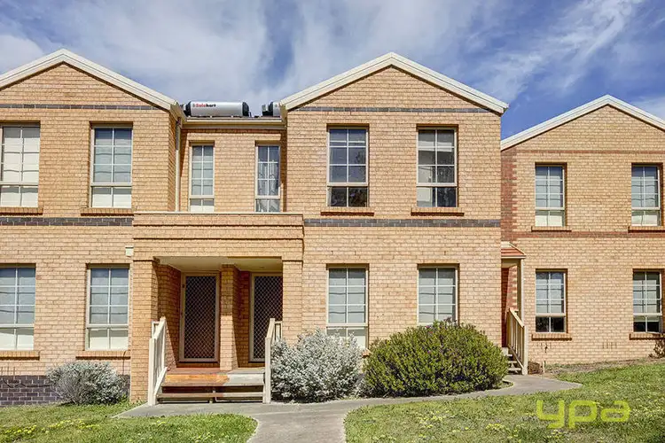 4/3 Whiltshire Drive, Roxburgh Park VIC 3064