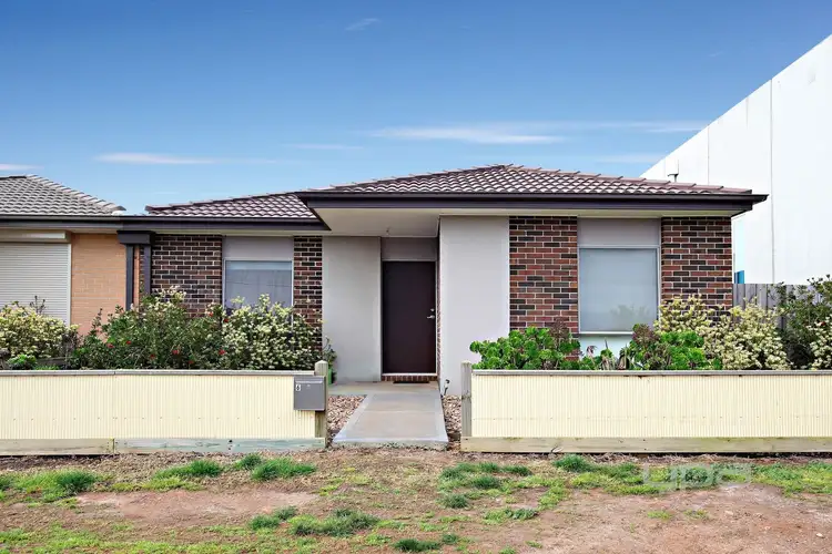 6/2 Elizabeth Street, Rockbank VIC 3335