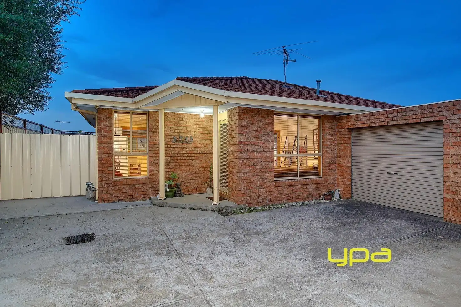 Main view of Homely unit listing, 2/112 Lenoak Street, Gladstone Park VIC 3043