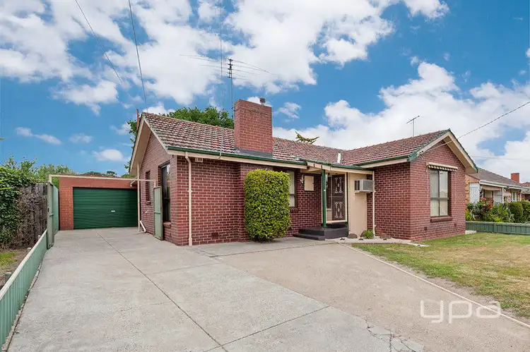 24 Hales Crescent, Jacana VIC 3047