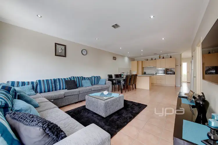 16 Turia Grove, Roxburgh Park VIC 3064