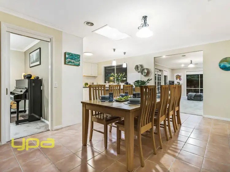 Sixth view of Homely house listing, 2 Strachen Court, Sunbury VIC 3429