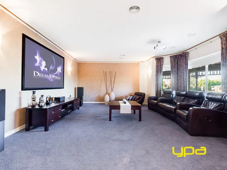 Fifth view of Homely house listing, 2 Robinia Close, Hillside VIC 3037