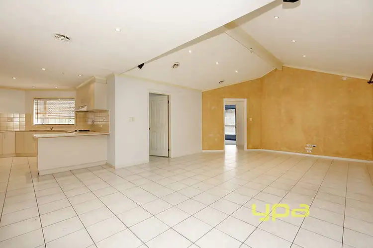 Fifth view of Homely house listing, 7 Favaro Place, Hillside VIC 3037