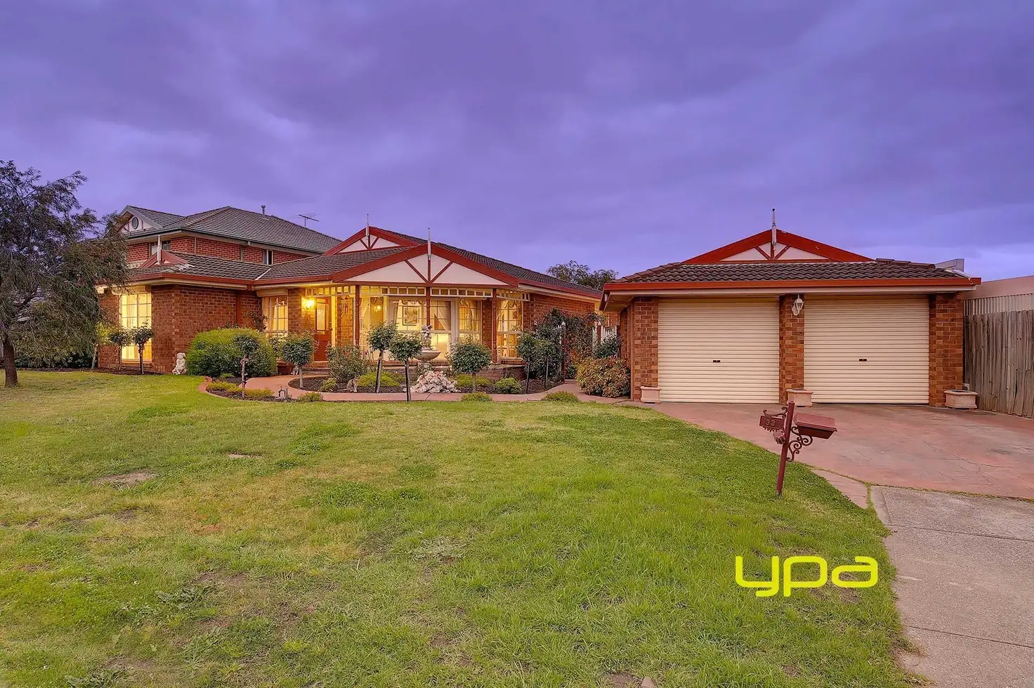 Main view of Homely house listing, 33 Longhurst Crescent, Hillside VIC 3037