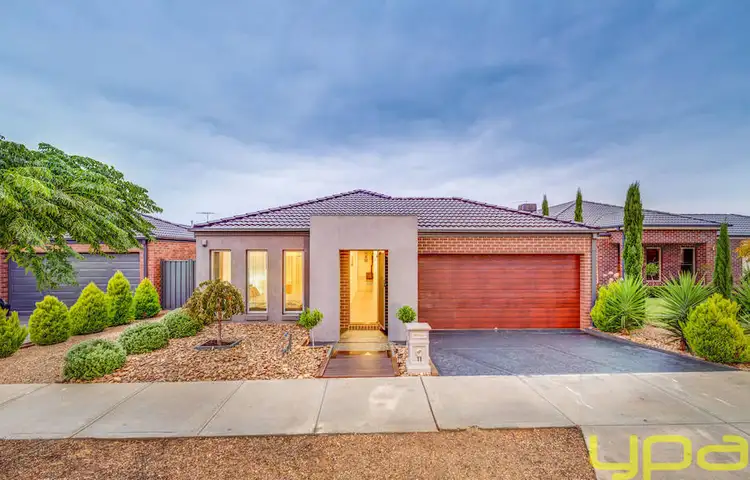 11 Gautam Grove, Melton West VIC 3337
