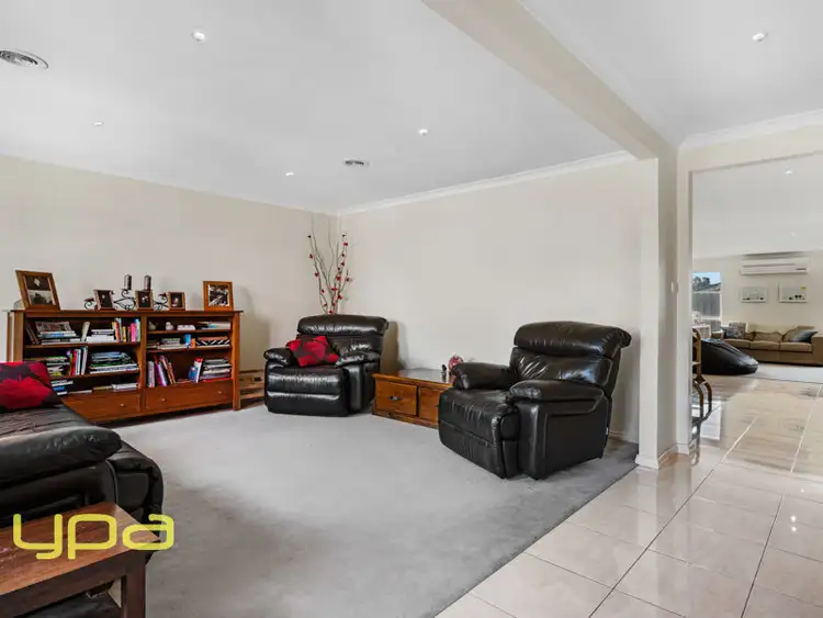 Second view of Homely house listing, 6 Redpath Court, Sunbury VIC 3429