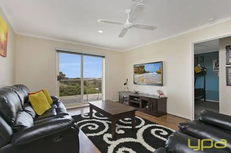 Fifth view of Homely house listing, 2 Windarra Court, Sunbury VIC 3429
