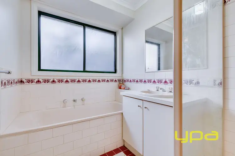 Seventh view of Homely house listing, 2 Mailrun Court, Hoppers Crossing VIC 3029