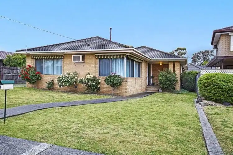 4 Dingley Close, Gladstone Park VIC 3043