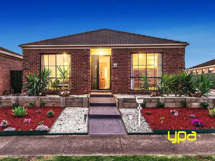 15 Strickland Crescent, Burnside VIC 3023