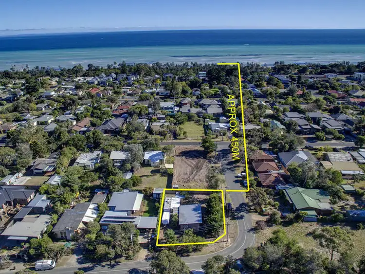 2 Florence Avenue, Rosebud West VIC 3940