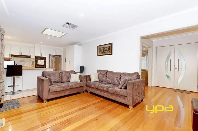 Third view of Homely house listing, 6 Ashwood Close, Gladstone Park VIC 3043