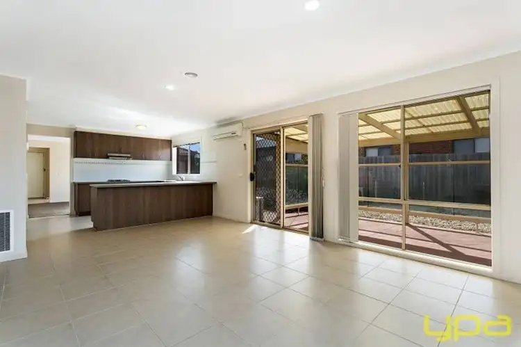 Third view of Homely house listing, 2 Redpath Court, Sunbury VIC 3429