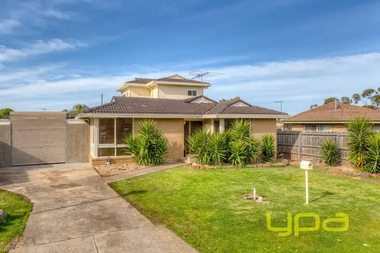 11 Glamis Place, Melton West VIC 3337