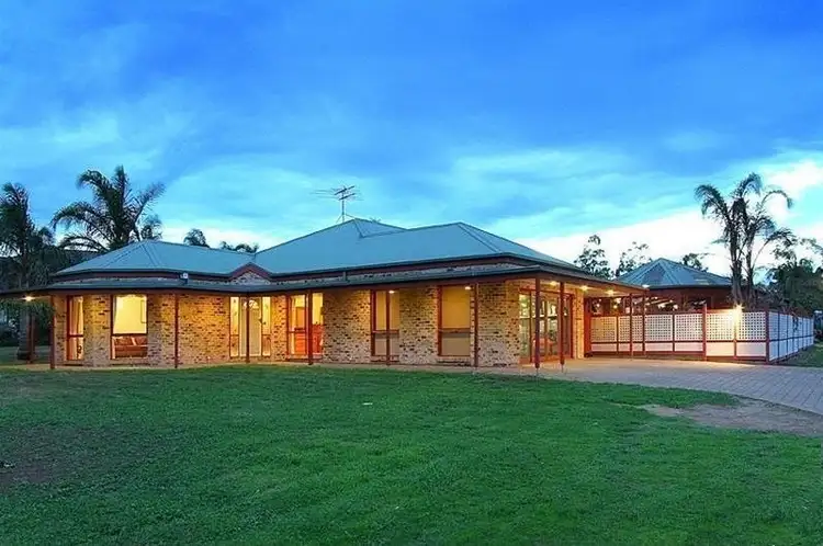 12 Boronia Drive, Hillside VIC 3037