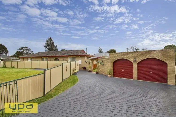 17 Lambert Avenue, Sunbury VIC 3429