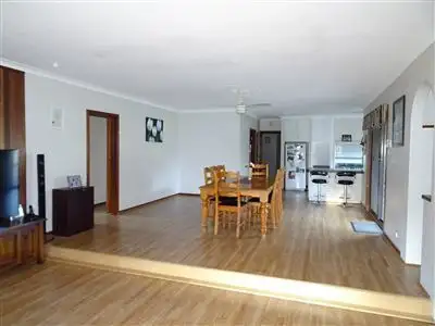 23 Reeve Street, Manjimup, WA 6258, 4 Kuwarto, 2 Banyo, House