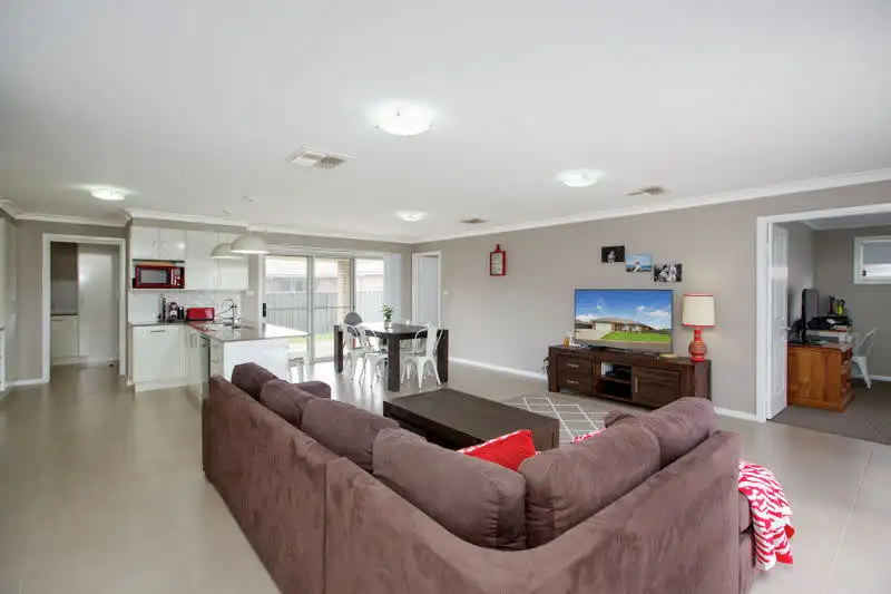 37 Warrah Drive, Tamworth, NSW 2340, 3 ਕਮਰੇ, 2 ਬਾਥਰੂਮ, House